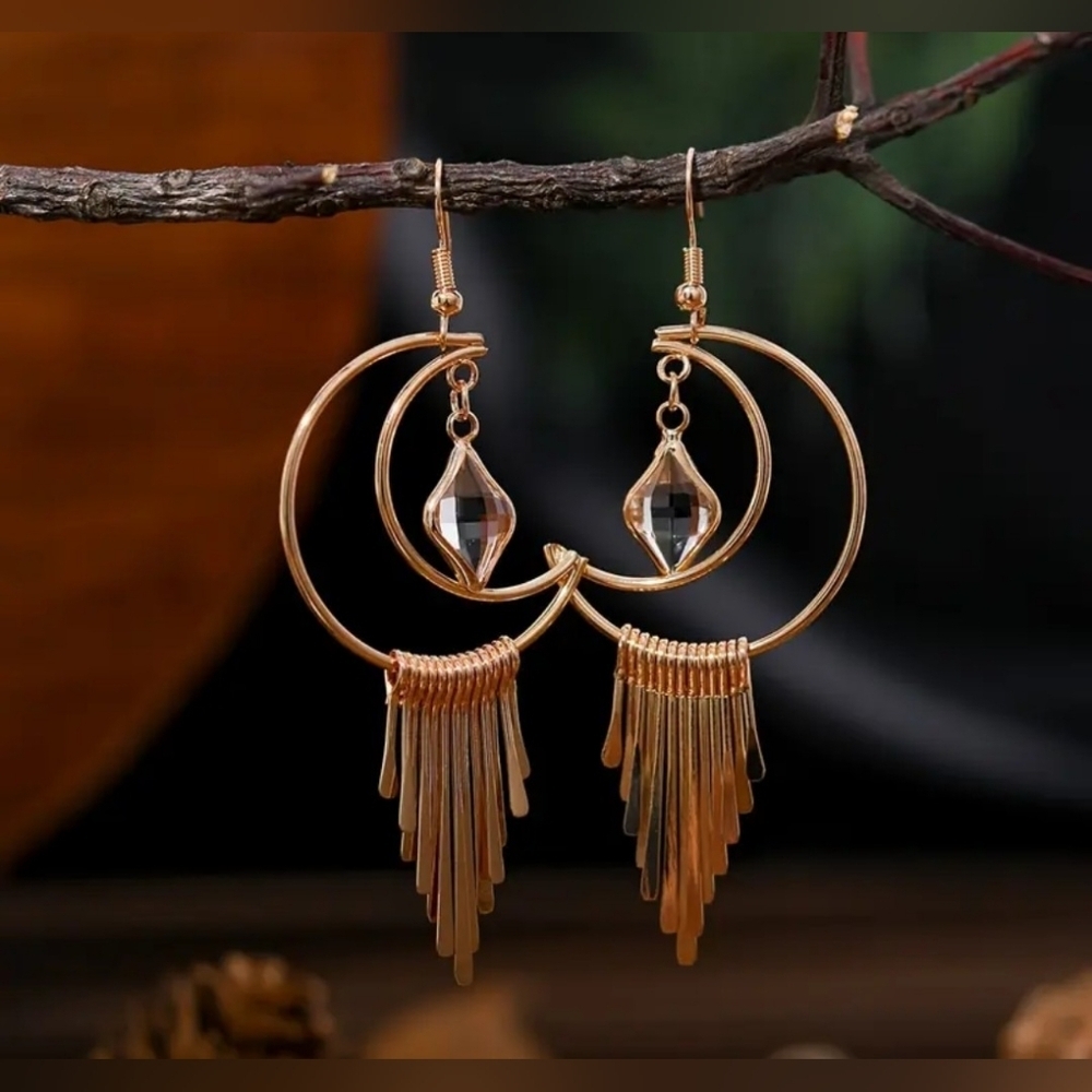 New! Elegant Gold Dangle Earrings Such A Gorgeous Piece!